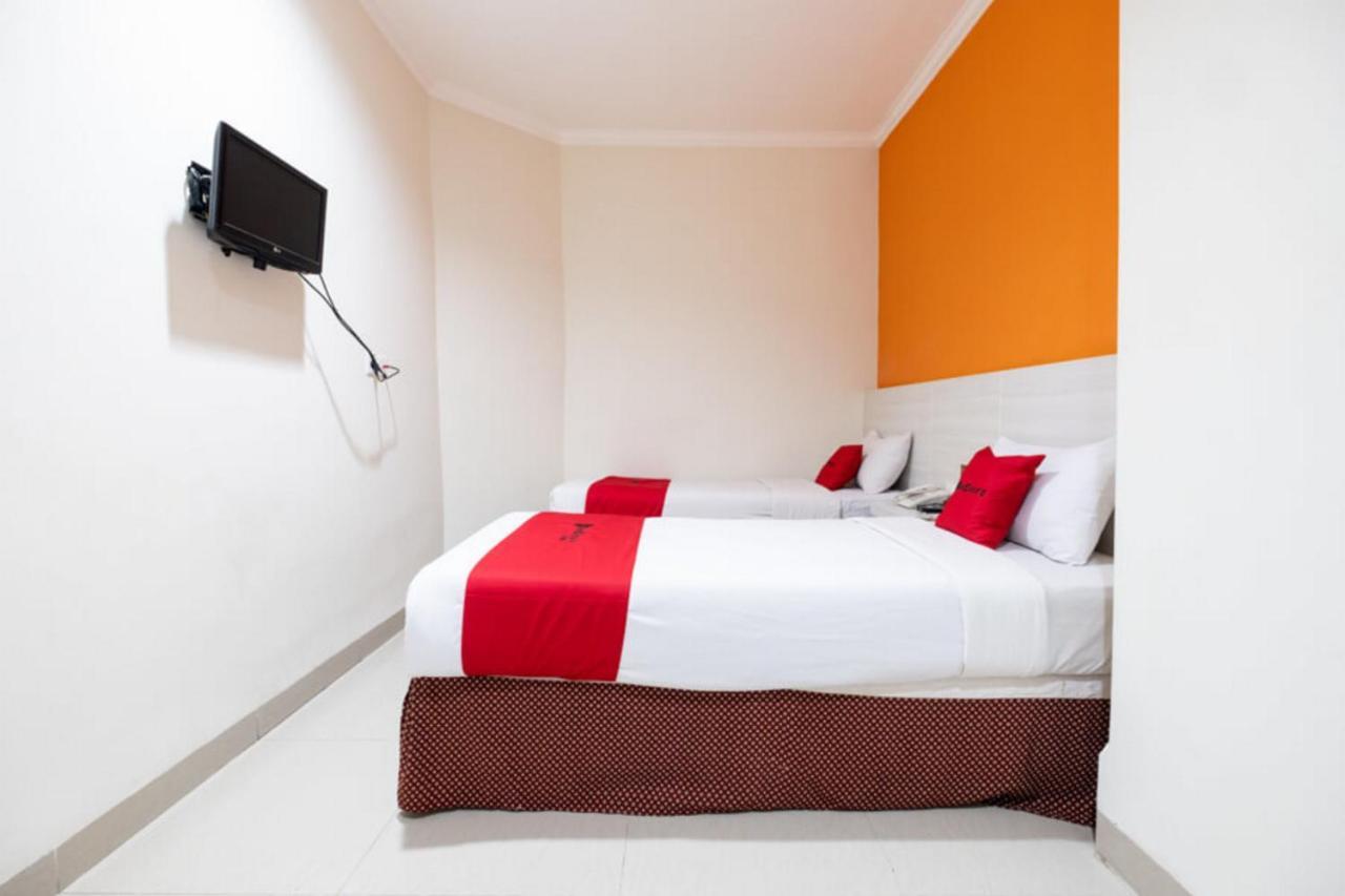 Reddoorz Plus @ Hotel Alden Makasar Exteriér fotografie