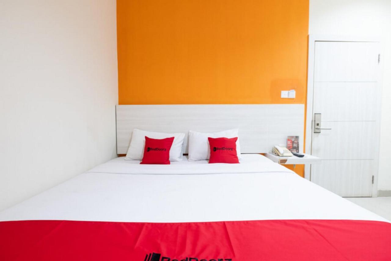 Reddoorz Plus @ Hotel Alden Makasar Exteriér fotografie