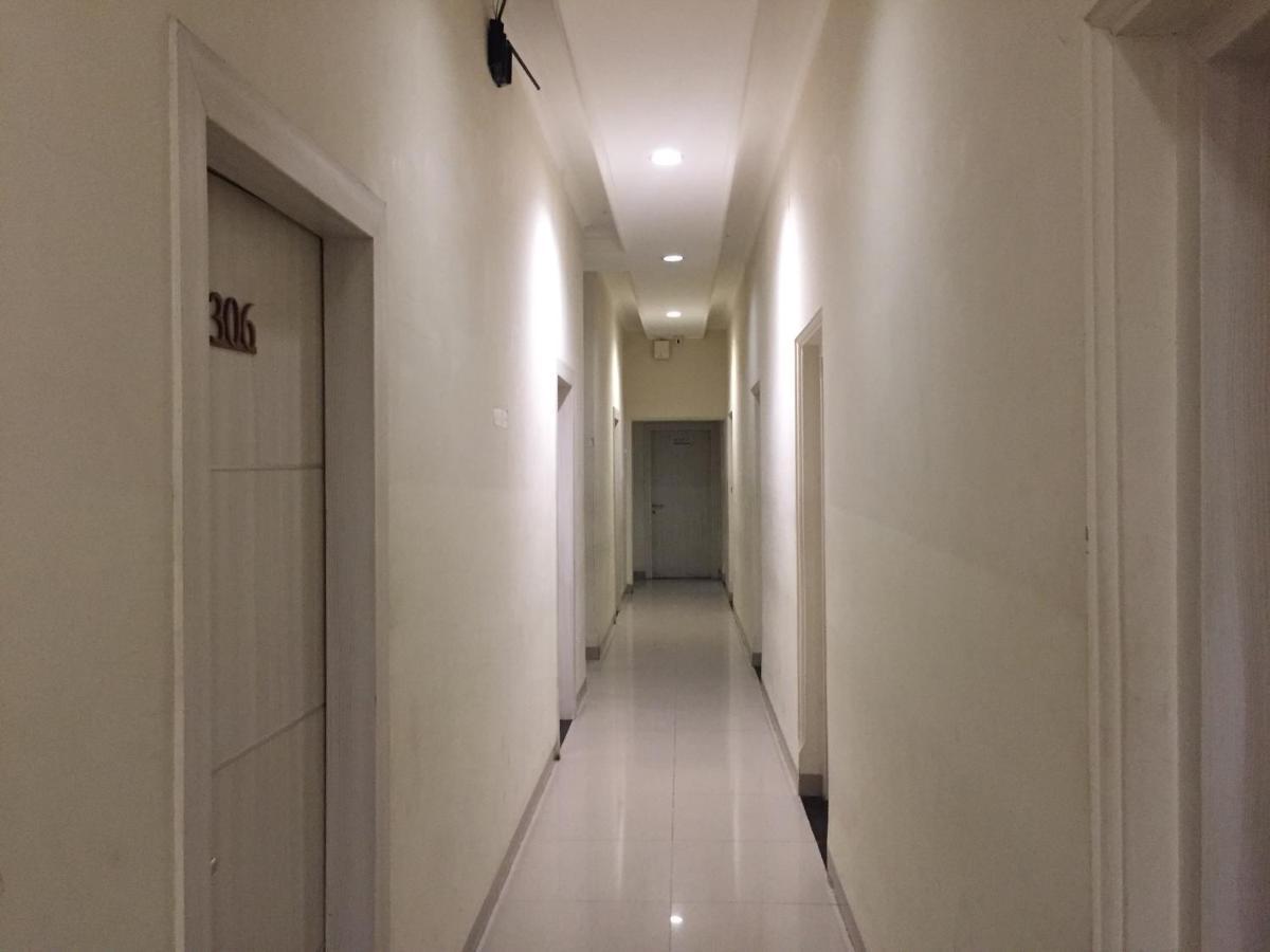 Reddoorz Plus @ Hotel Alden Makasar Exteriér fotografie